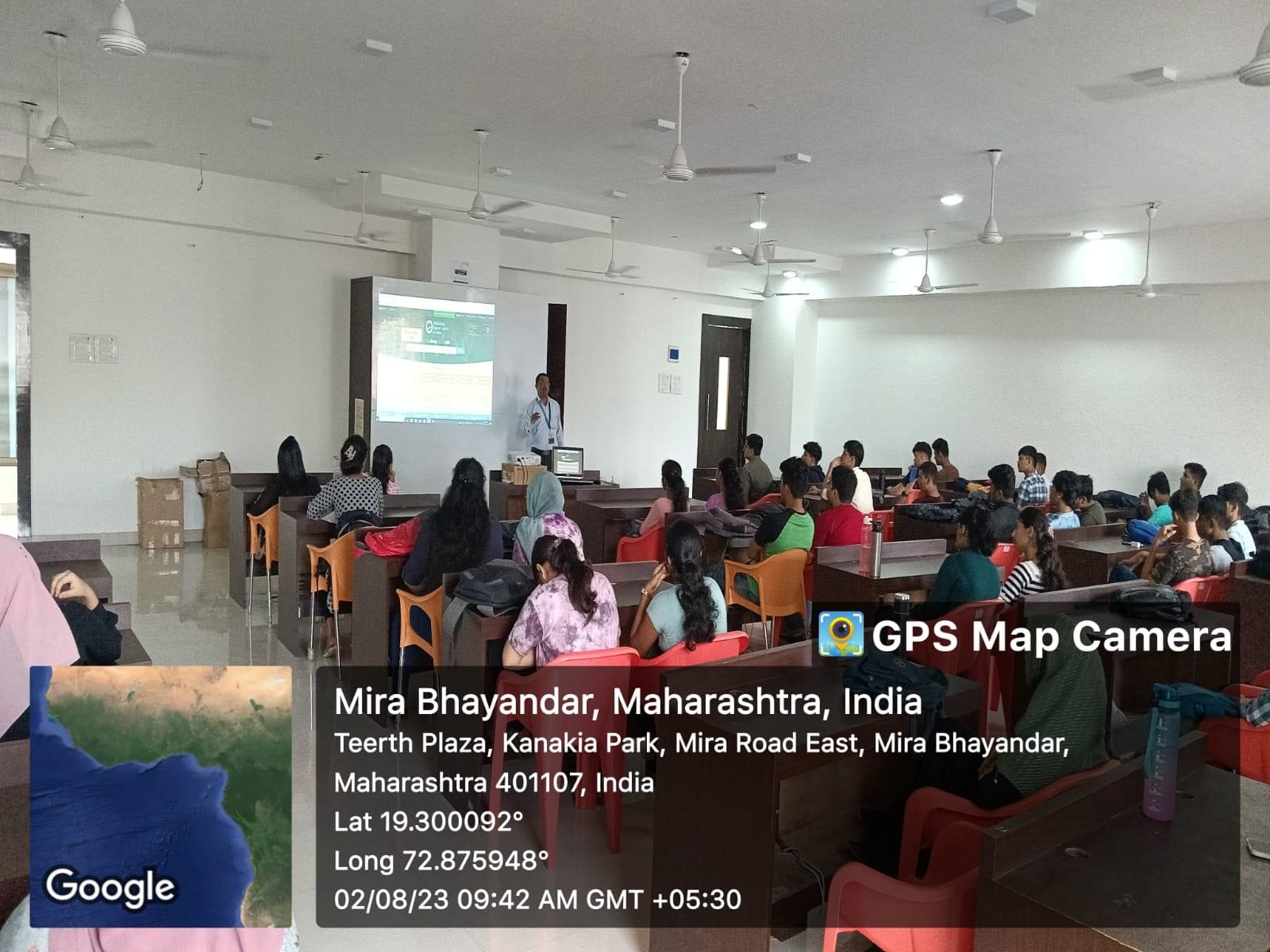 Shree L. R. Tiwari Degree College of Arts, Commerce and Science Mumbai Library photo 1